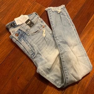 NWT Abercrombie Fitch Harper Low Rise Ankle Jeans